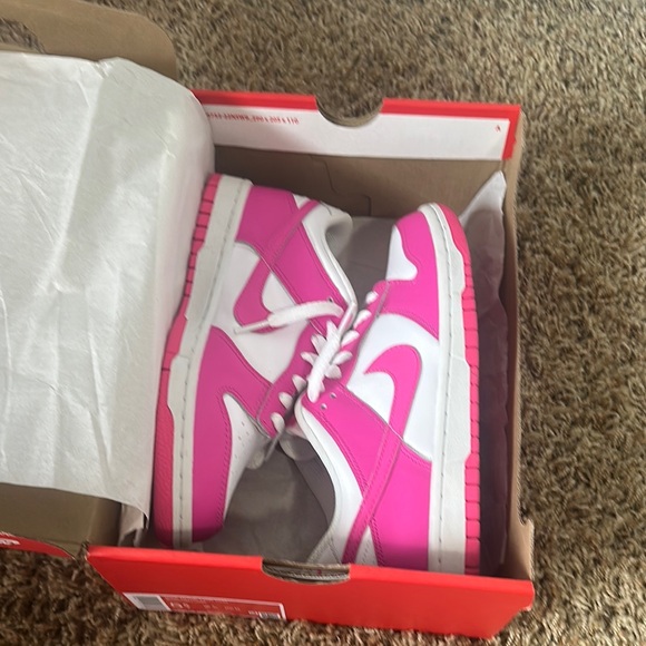 Nike Dunks Fuchsia and White - Picture 10 of 11